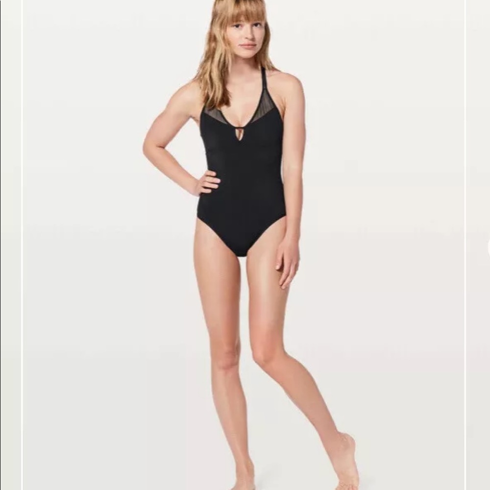 Lululemon size 4 black Wave Wanderer one piece